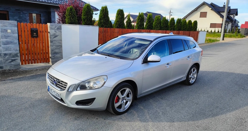 Volvo V60 cena 29900 przebieg: 209000, rok produkcji 2012 z Sopot małe 79